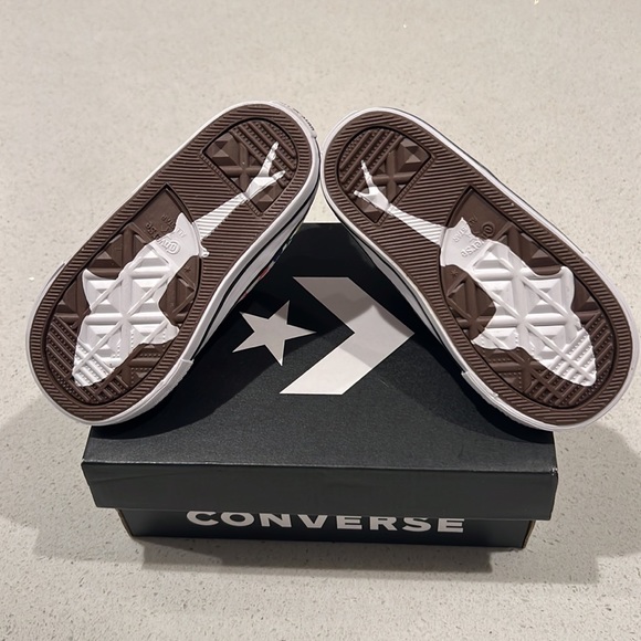 NWT Shark 🦈 Print Converse - Picture 5 of 6